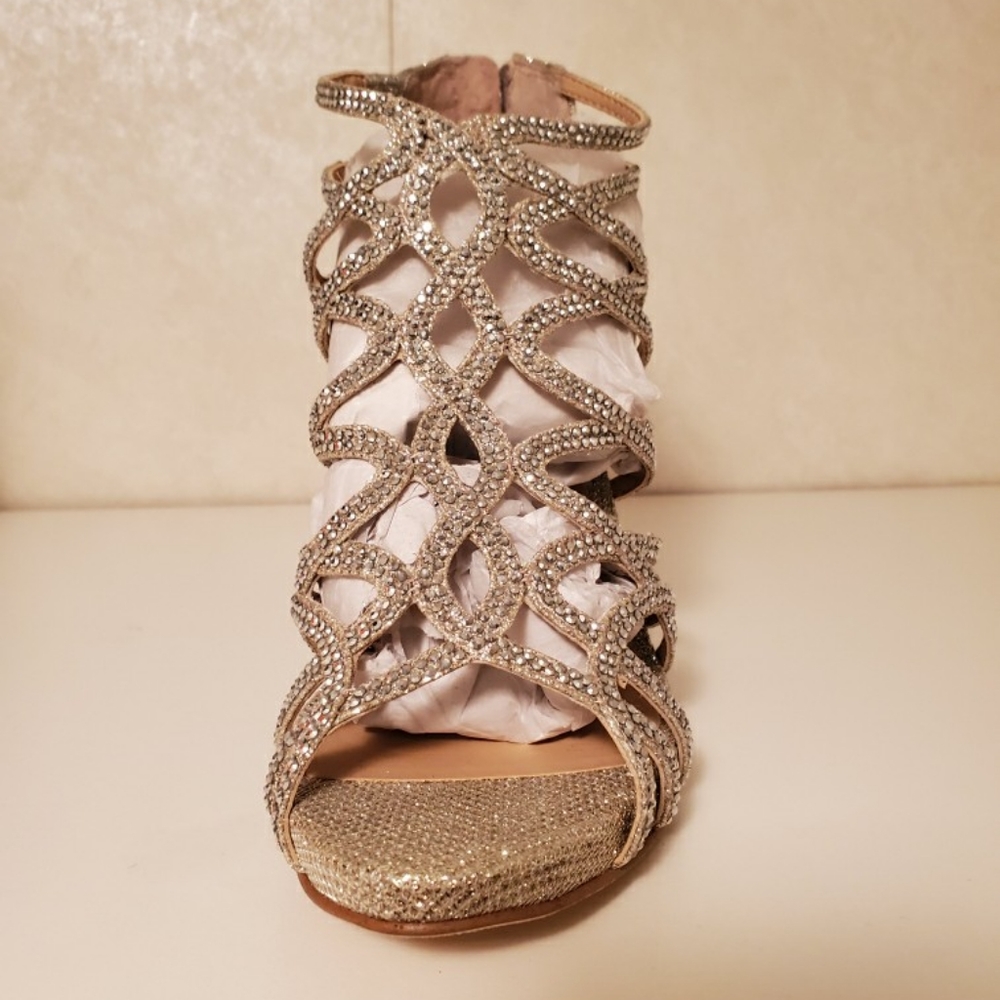 Ladies Size 8 heels